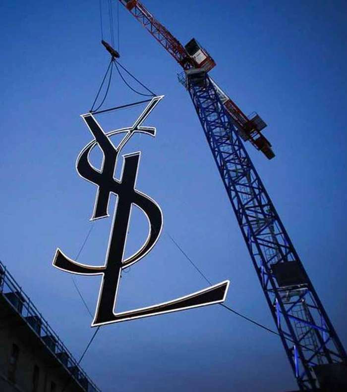 عرض ازياء سان لوران لصيف 2017 من اسبوع الموضة في باريس