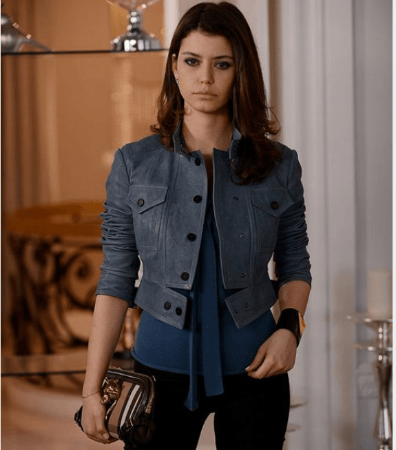 بيرين سات أو سمر تتألق بالماركات العالمية وتختار حقيبة بربري