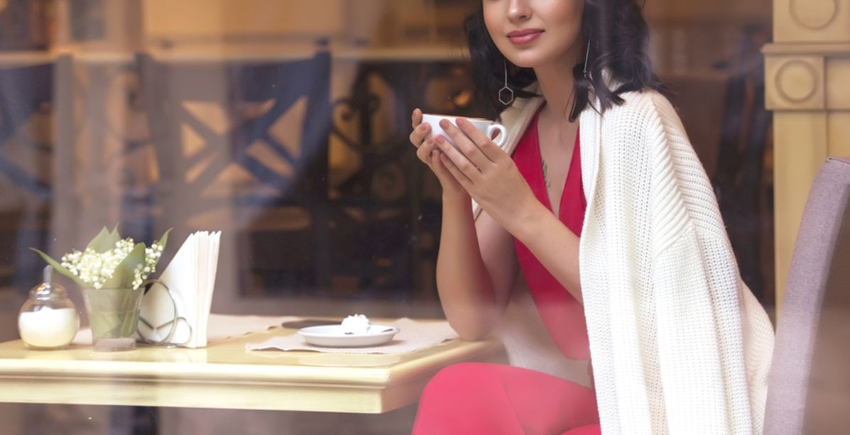 دخلت الغرفة فالتفت الجميع إليك وكنت محط الأنظار.. 3 حيل سهلة لذلك! فما هي؟