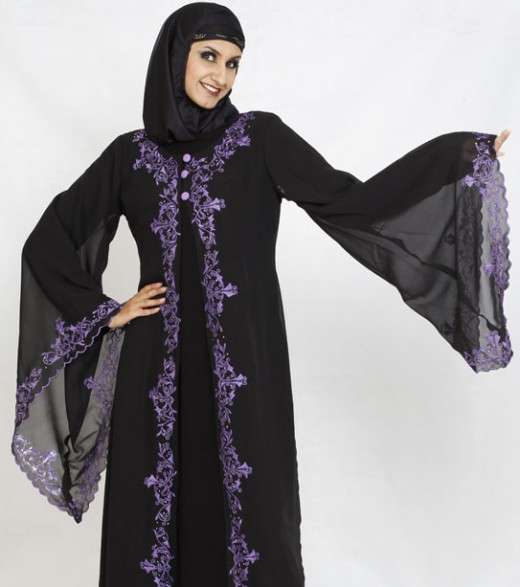 تألقي في شهر رمضان بالعباية السوداء المطرزة 