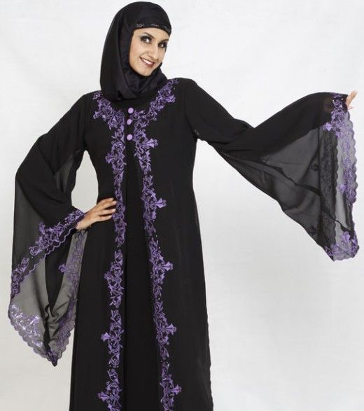 تألقي في شهر رمضان بالعباية السوداء المطرزة