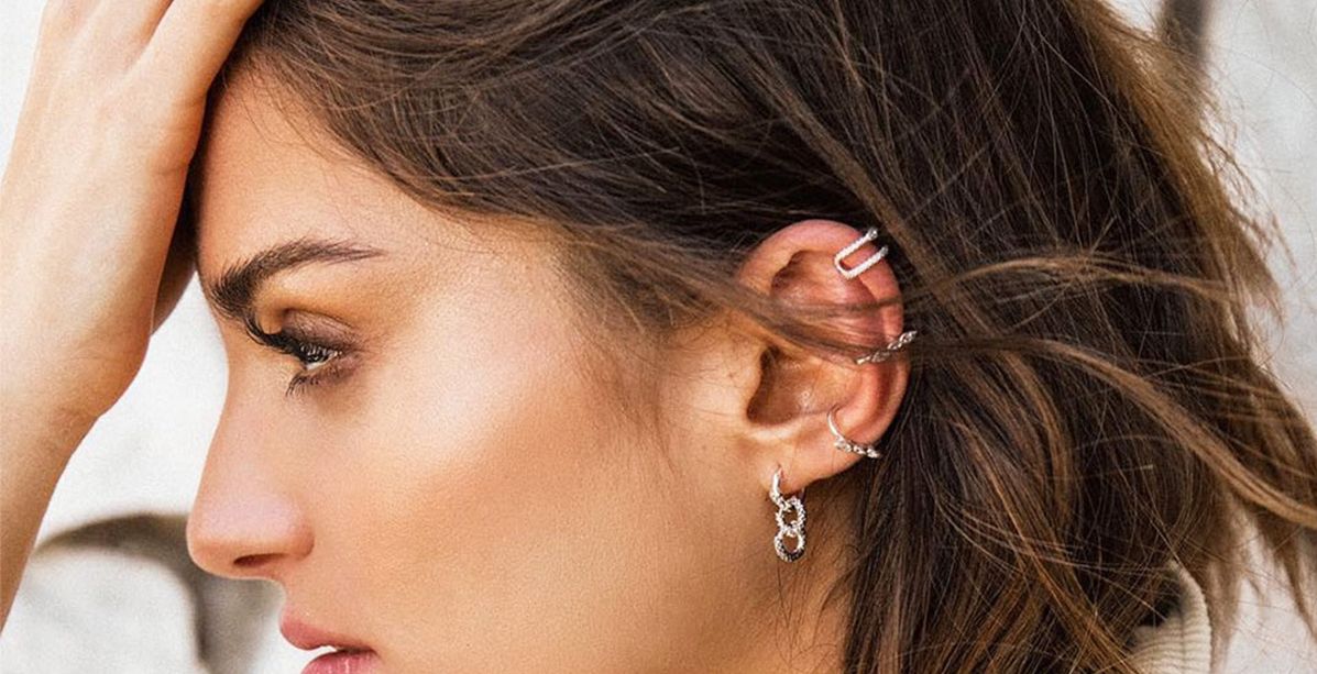 اكتشفي شكل المجوهرات الذي يناسب شكل وجهك