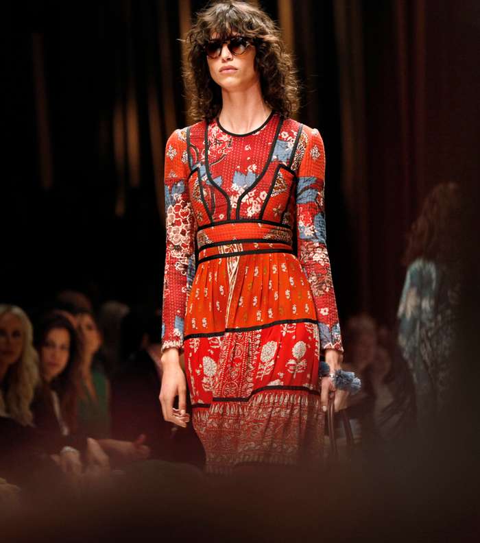 دار بربري تقدم اجدد تصاميمها ضمن عرض ازياء مميز في لوس انجلوس