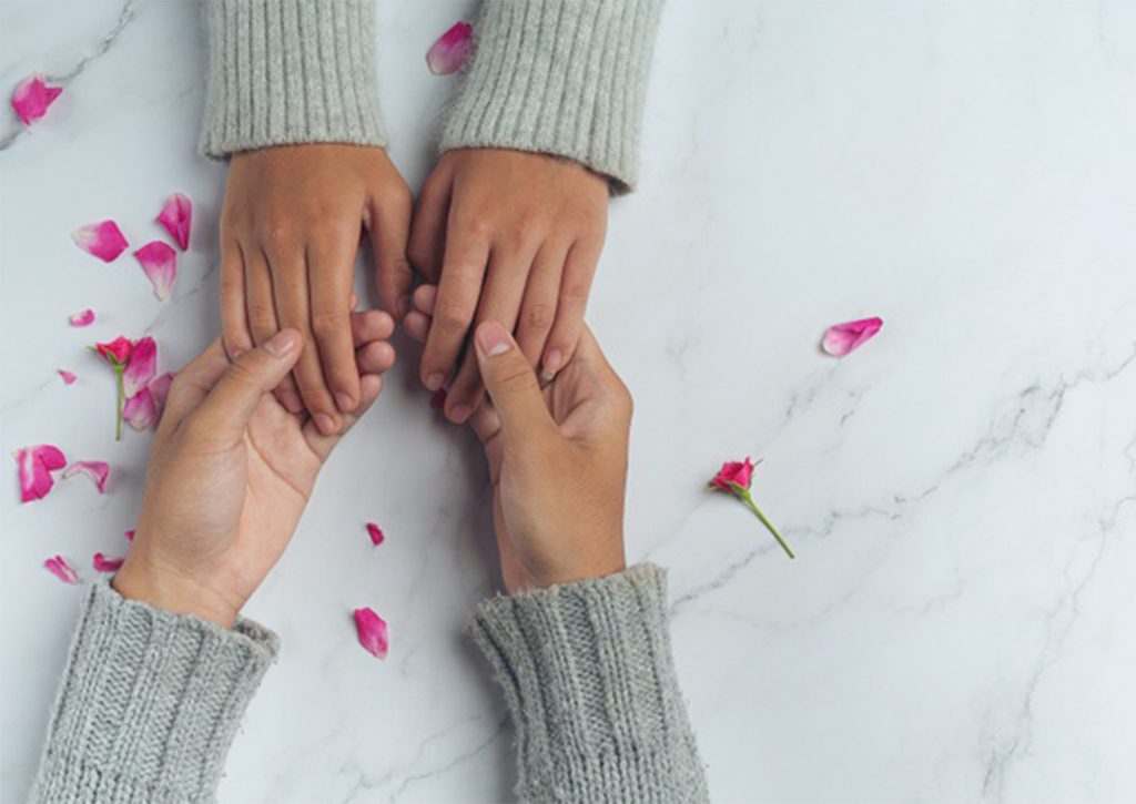 تفسير حلم مسك يد شخص تحبه