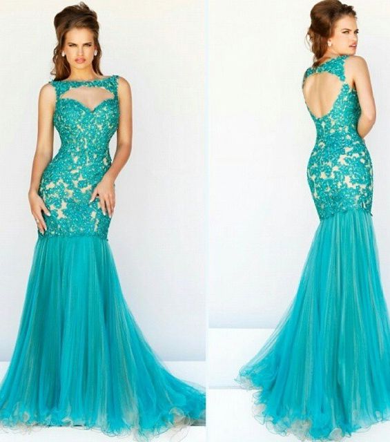 الفستان الطويل باللون الأزرق