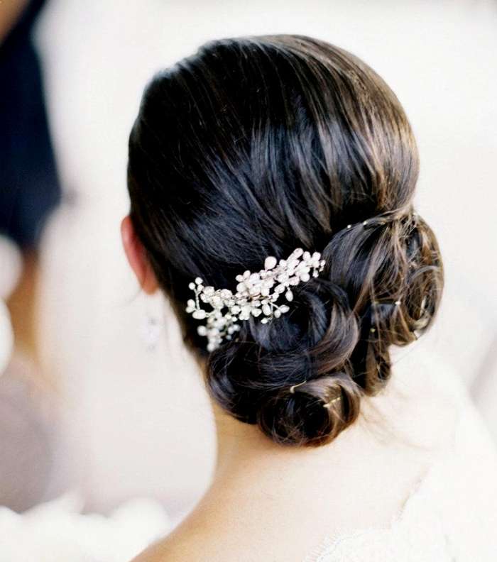 تسريحة الرفعة مع الأكسسوار