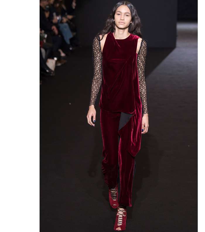 اكتشفي تصاميم Roland mouret لشتاء 2017