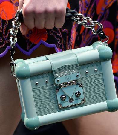 من موديلات الشنط المميزة، حقيبة لويس فويتون Petite Malle