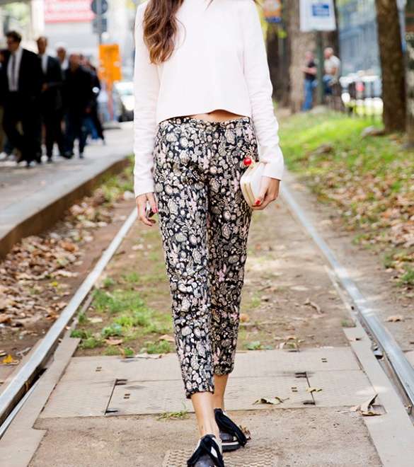 من صيحات الموضة لهذا الموسم، ارتداء الأحذية المسطّحة مع السراويل الرسمية