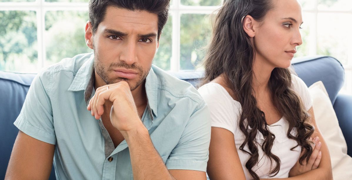 ليس متكبراً بل أنت لا تعنين له شيئاً... 5 علامات تكشف حقيقة علاقتكما!