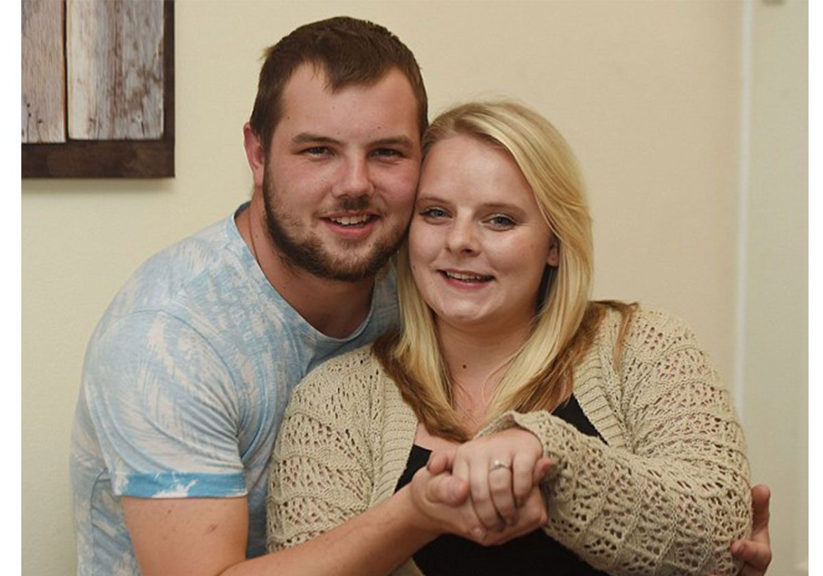 رجل يفاجئ حبيبته ويطلب يدها للزواج خلال رحلة سفاري في دبي!