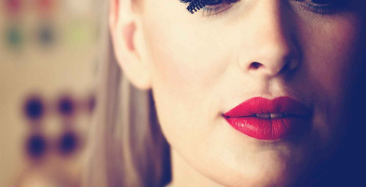 كيفية صنع المكياج في المنزل