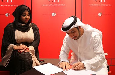 التوقيع على إتفاق ودّي بين كارولينا هيريرا ومؤسسة خليفة بن زايد آل نهيان للأعمال