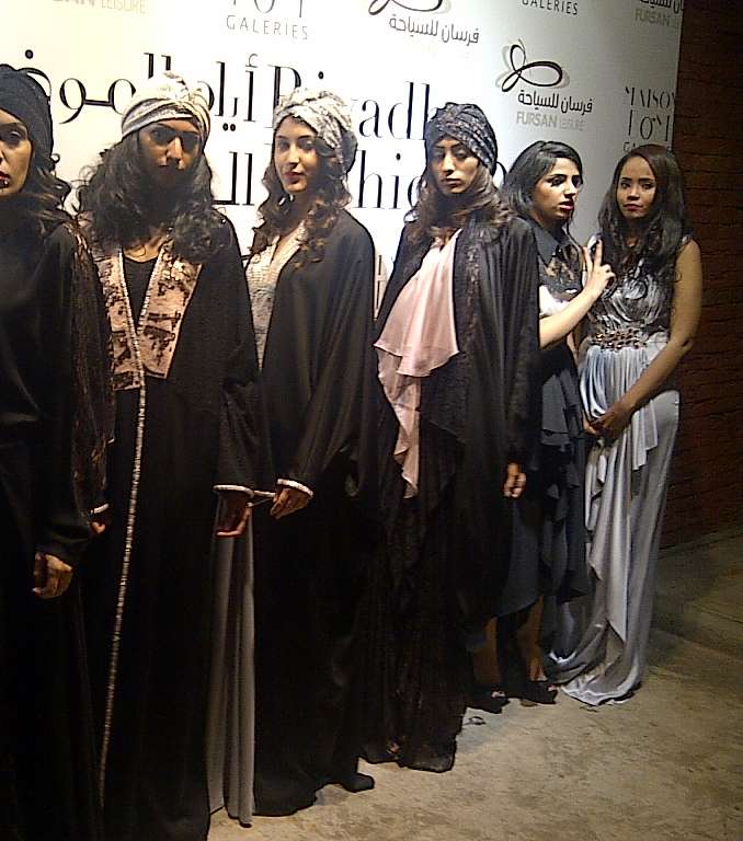 عفّة الدباغ تقدّم اجمل العبايات في أيام الموضة في الرياض
