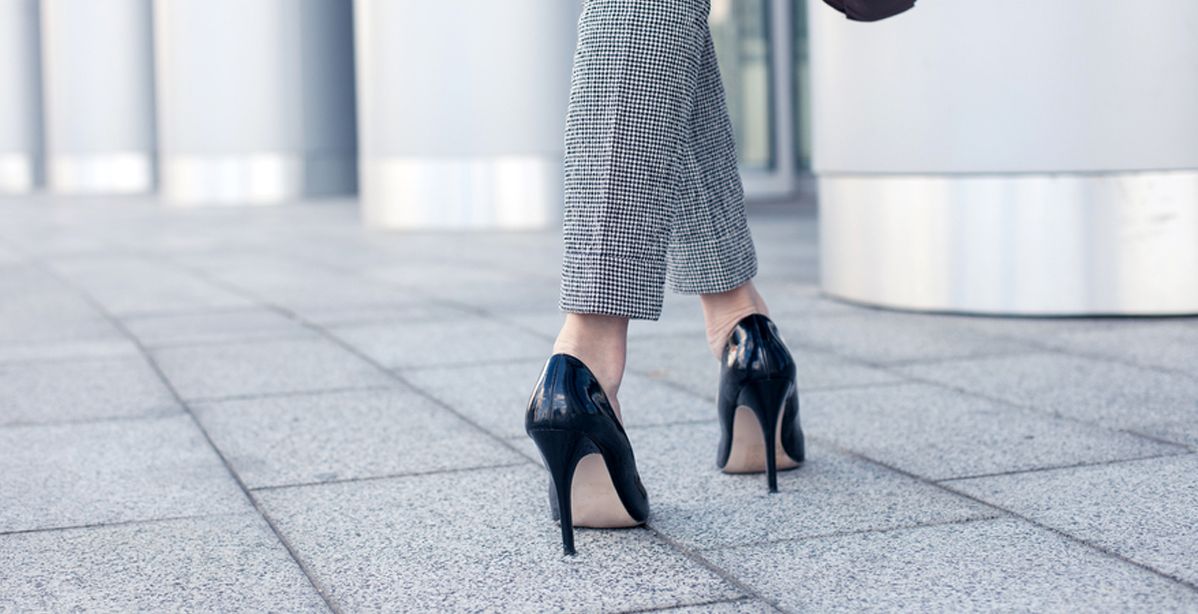 أضرار صحية غير متوقعة سببها الكعب العالي