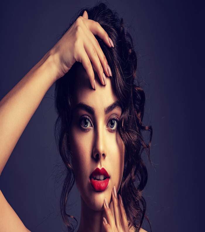 صور اجمل تسريحات شعر طويل مرفوعه 2021