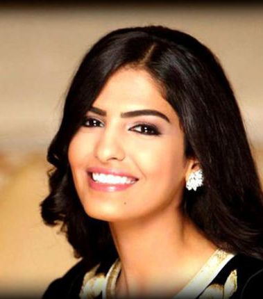 الماكياج الوردي بالعيون المحددة