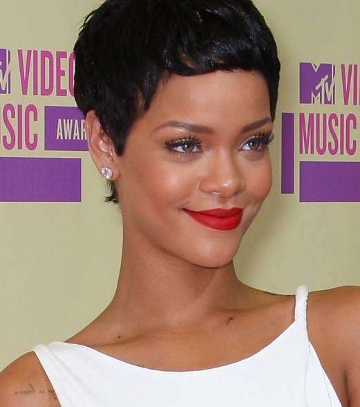 تسريحة البيكسي ..أكثر التسريحات تألّقاً وعصريّة مع ريهانا 