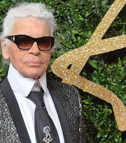 كارل لاغرفلد يحصد جائزة افضل استحقاق في حفل British Fashion Award