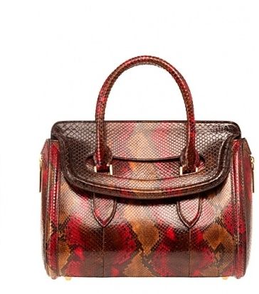 حقائب بجلد التمساح لشتاء أنيق من ألكسندر ماكوين