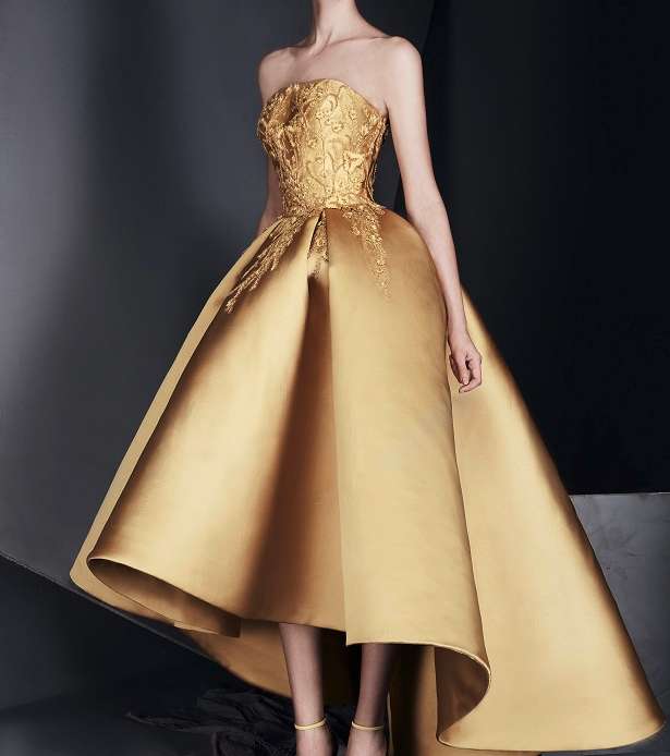 الفستان بالقصة المنفوخة الكلاسيكية بلون الذهبي من Ashi Studio لصيف 2017