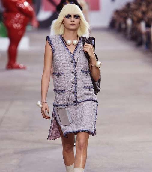 من CHANEL، إليك موضة الأحذية بالجوارب لصيف 2014