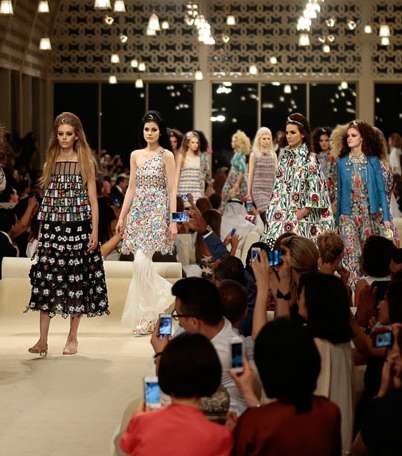 شاهدي تغطية ياسمينة من خلال صور عرض شانيل كروز 2015 Chanel cruise  في دبي