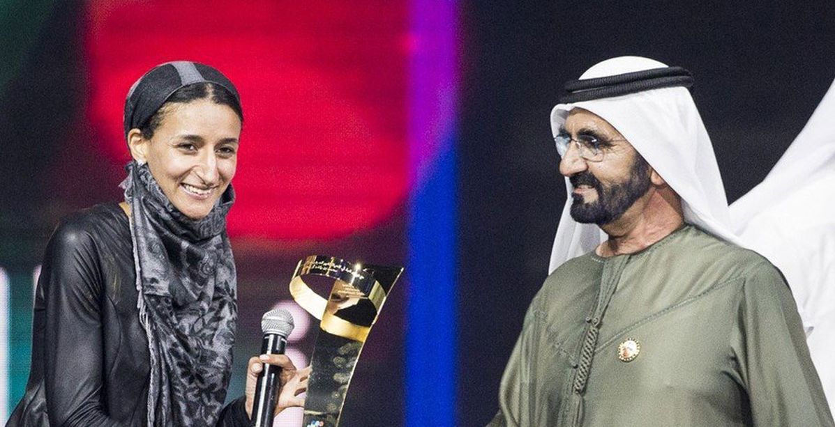 بالفيديو: لحظات مؤثرة أبكت حاكم دبي أمام عدسات الكاميرا...والسبب إمرأة