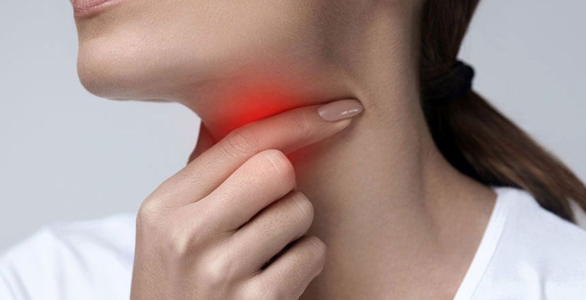 طرق منزلية تخلّصك من آلام الحلق في يوم واحد!