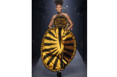 اليك ازياء جان بول غولتييه الراقية لشتاء 2016
