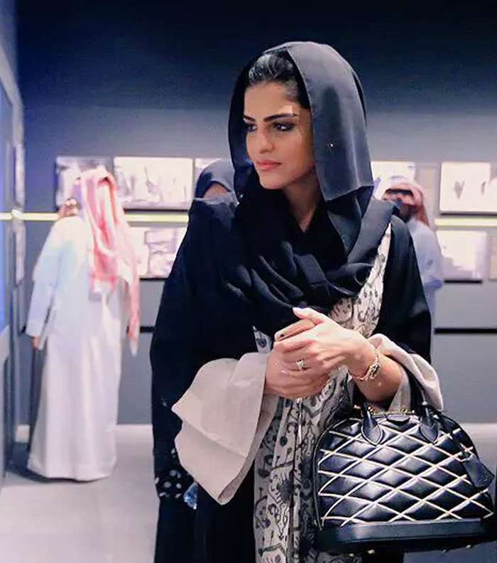 إستوحي إطلالة مميزة من موديلات وفساتين اميرة الطويل