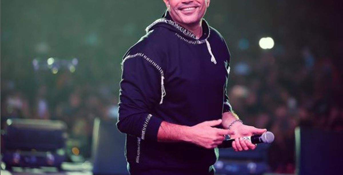 عمرو دياب يفاجئ الجمهور بحذف جميع أغانيه على يوتيوب