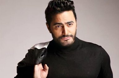صور جديدة لتامر حسني تظهره شبيهًا لوائل كفوري