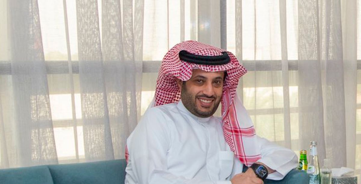 تركي آل الشيخ يُشارك في أول إحتفال تنكري بزيّ غير تقليدي
