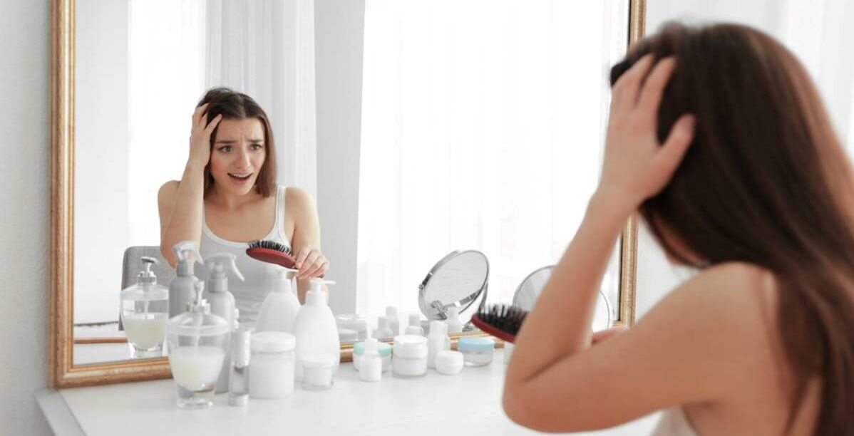 أسباب تساقط الشعر وعلاجه