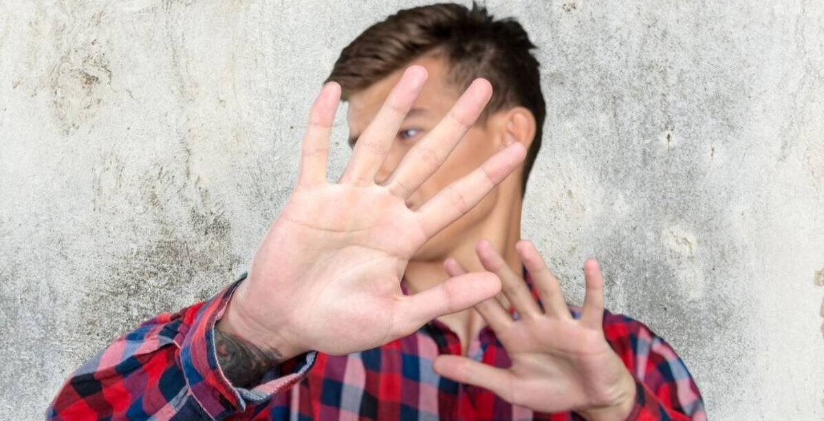 علامات توتر الرجل أمام المرأة