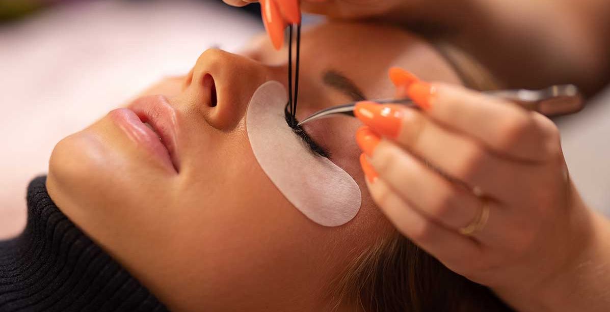 تركيب الرموش الاصطناعية