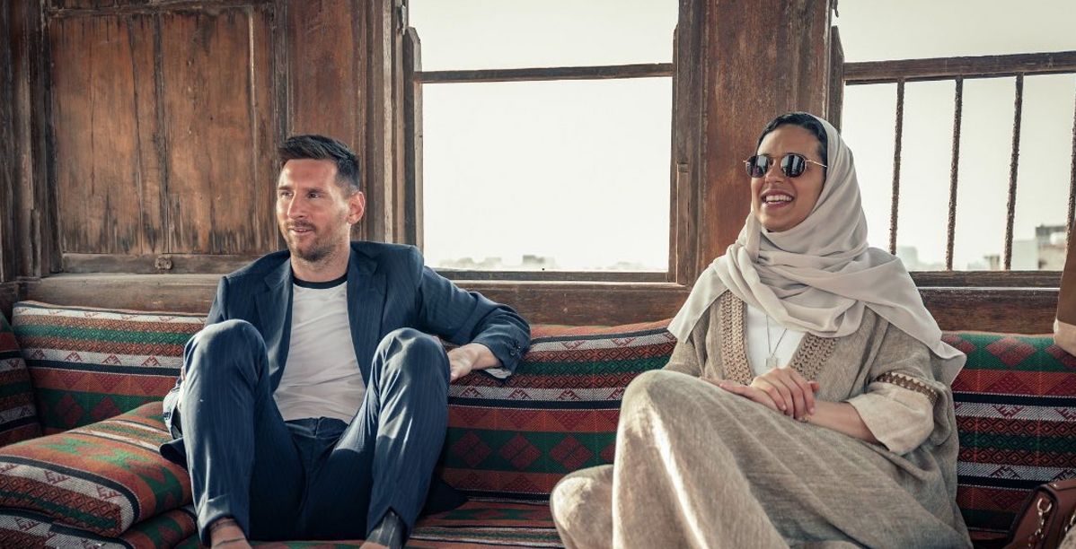 الأميرة هيفاء آل سعود تستضيف اللاعب ليونيل ميسي في جدة التاريخية