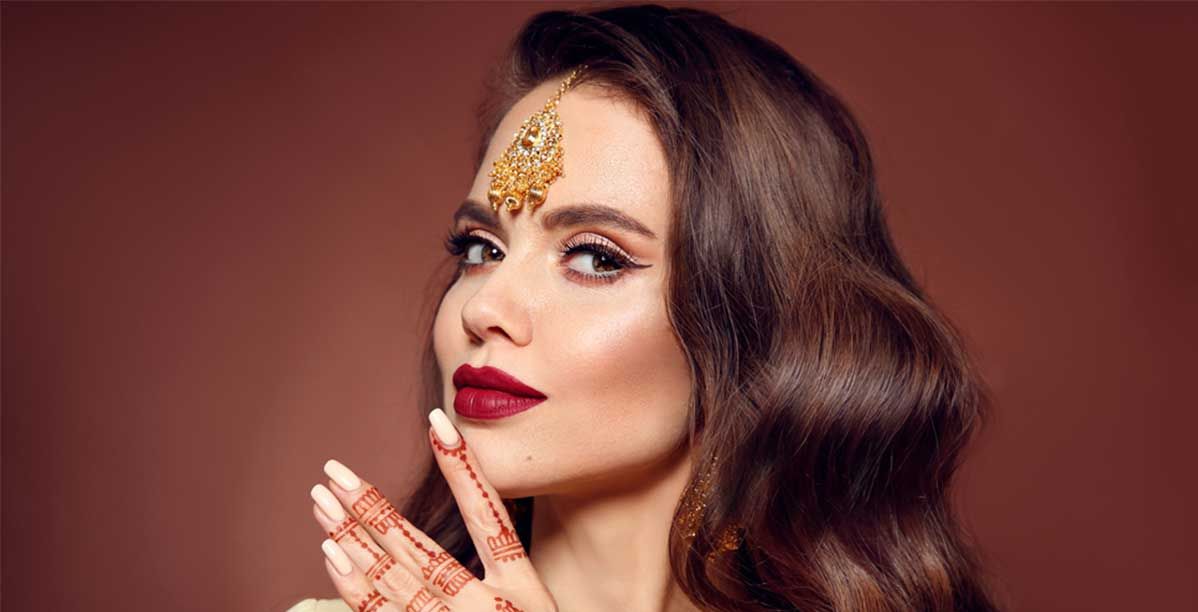 طرق ابراز عظمة الوجنتين بالمكياج