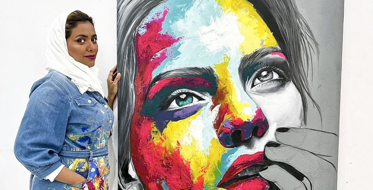 الفنانة التشكيلية السعودية ماريا ميّان تبث مرح الألوان عبر ياسمينة