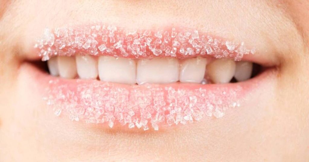 خلطات تقشير الشفايف