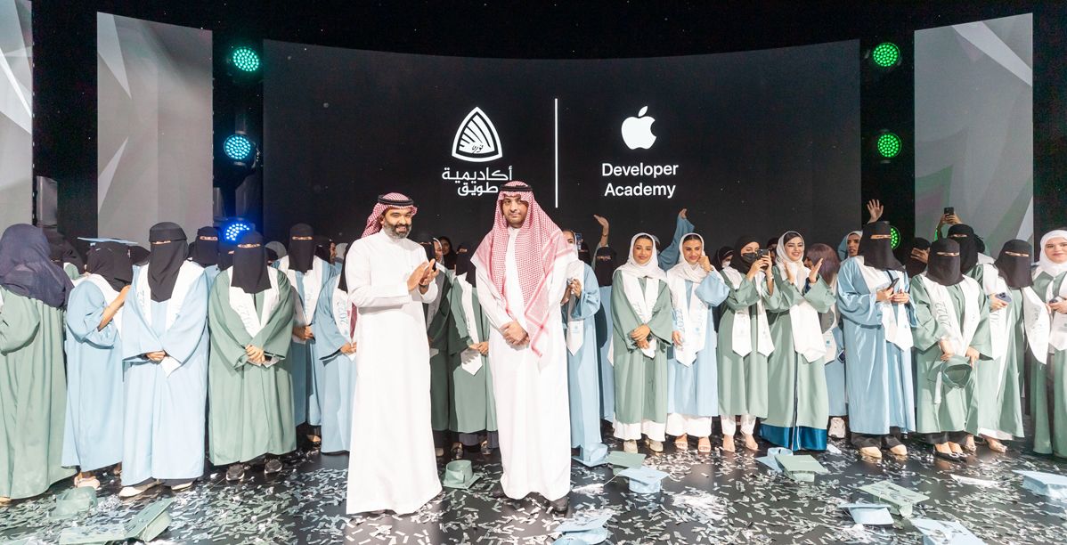 جامعة الأميرة نورة تحتفل بخريجات أكاديمية Apple