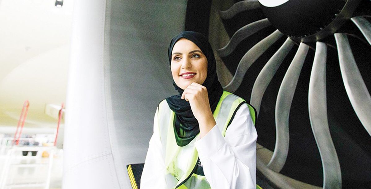 أول مهندسة طائرات إماراتية الدكتورة سعاد الشامسي