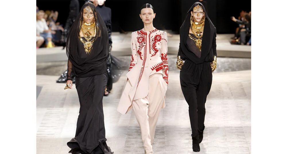 تصاميم استوحتها دور أزياء ومجوهرات عالمية من الدول العربية