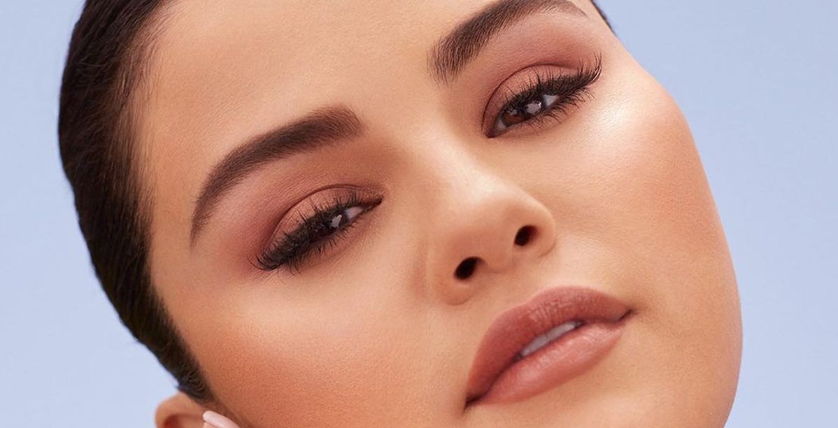 حيلة لتطبيق الماسكارا بملقط الحواجب