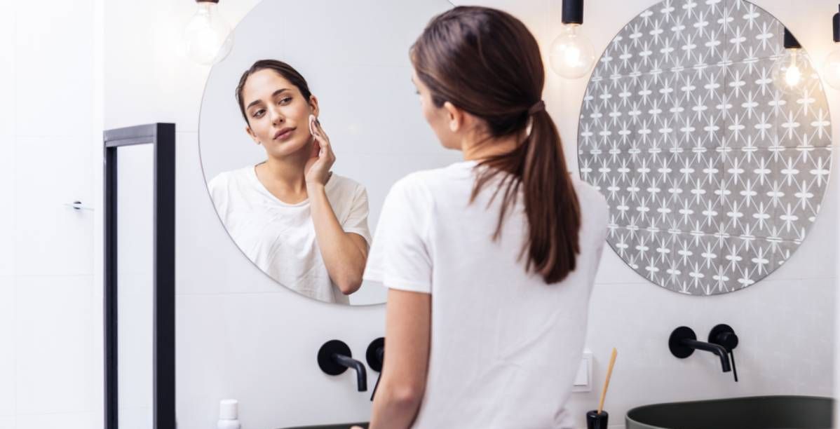 كيف أتعامل مع مشاكل البشرة الحساسة