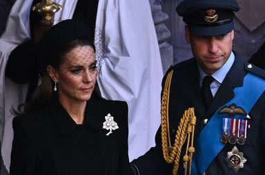 استقبال نعش الملكة اليزابيث