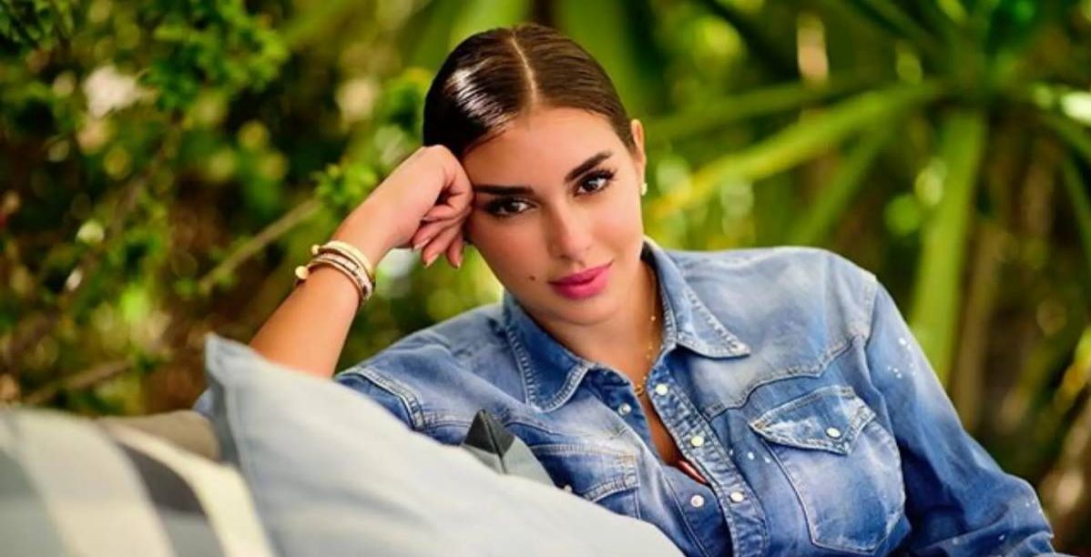 ساعة ياسمين صبري تلفت الأنظار وسعرها خيالي
