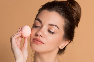 حيل ليمنحك كريم الاساس بشرة بلون موحد