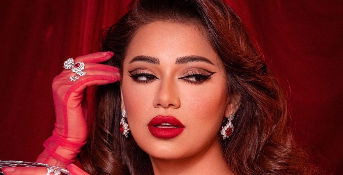 صيحات مكياج جعلت الفنانات العربيات الاروع هذا العام